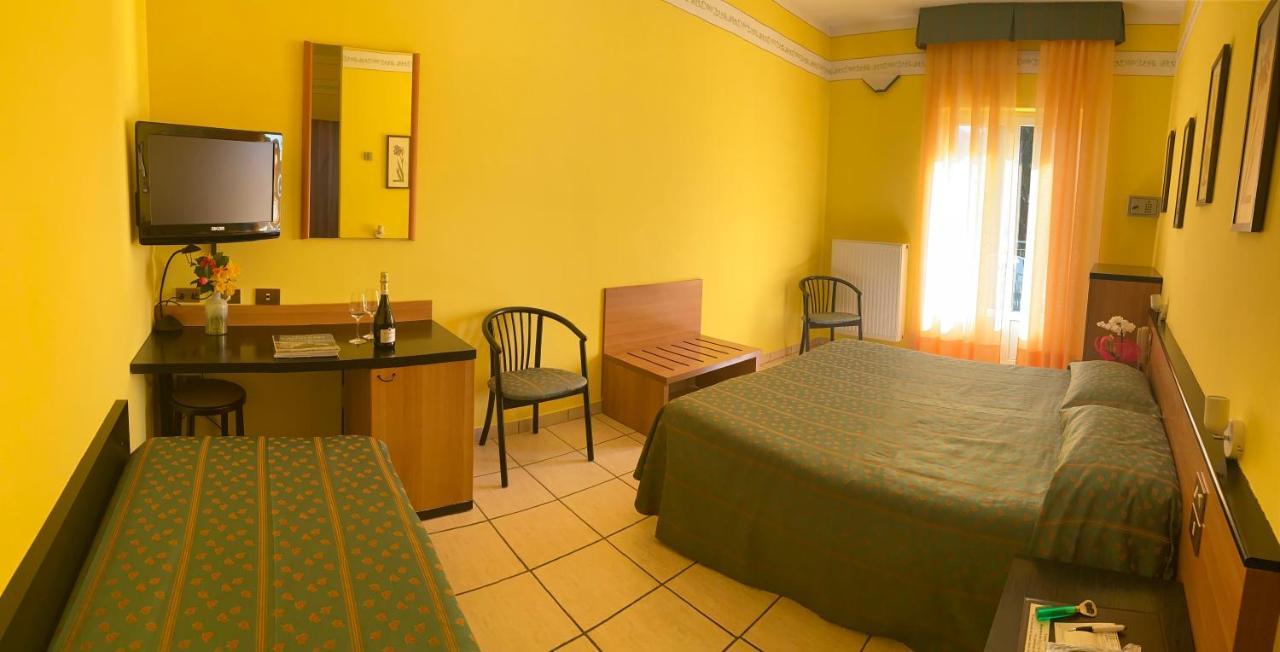 Hotel Del Fiume Канобио Екстериор снимка