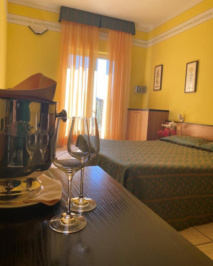 Hotel Del Fiume Канобио Екстериор снимка