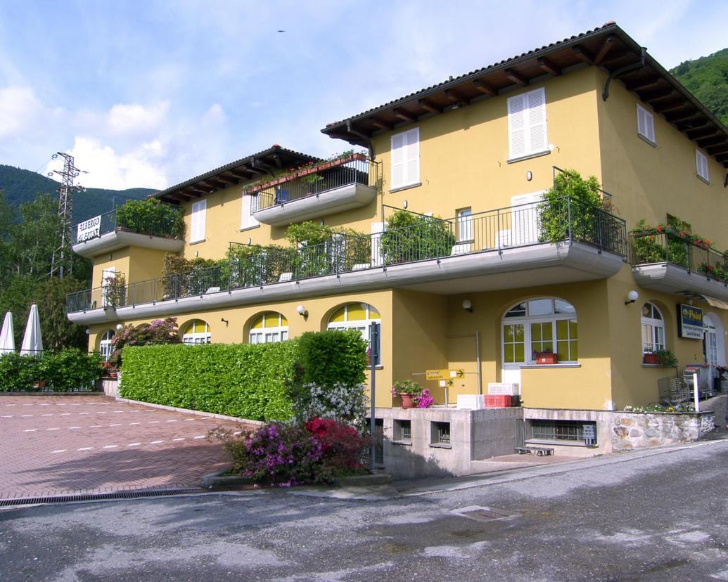 Hotel Del Fiume Канобио Екстериор снимка