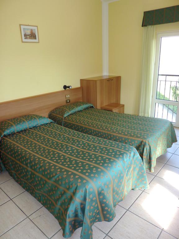 Hotel Del Fiume Канобио Екстериор снимка