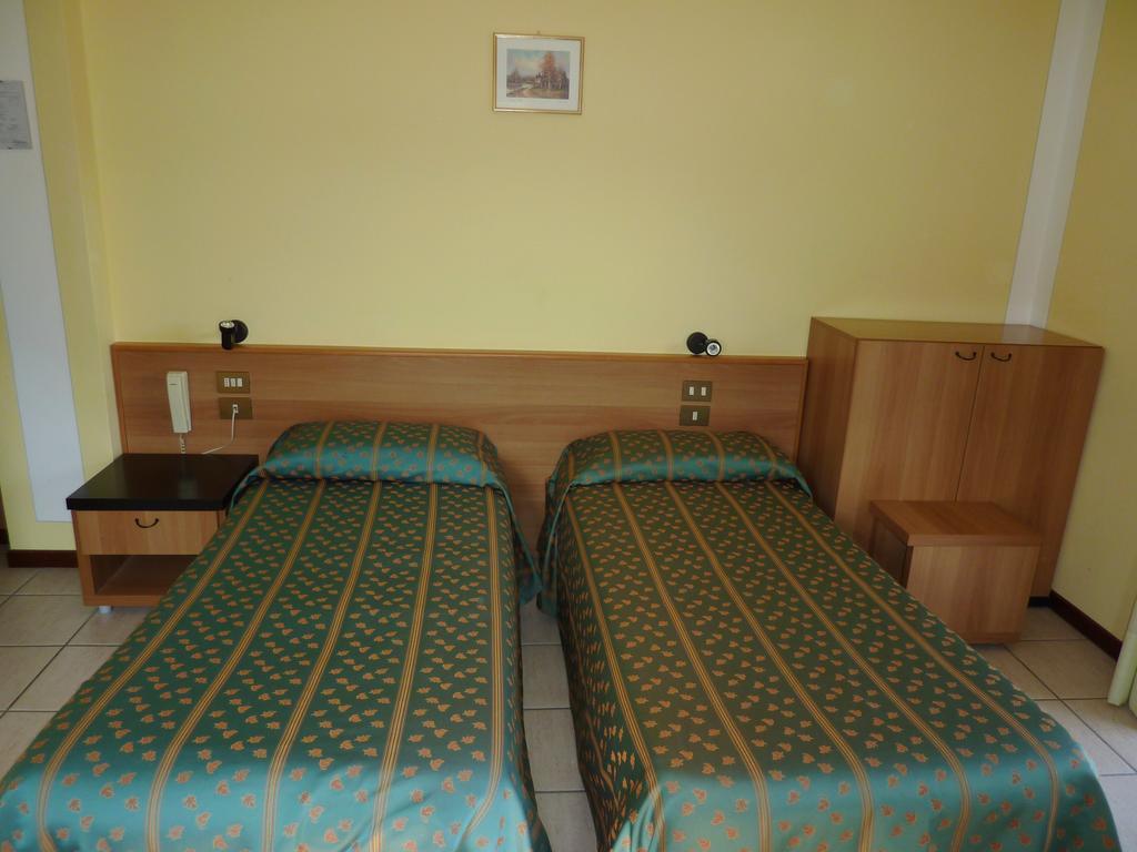 Hotel Del Fiume Канобио Екстериор снимка