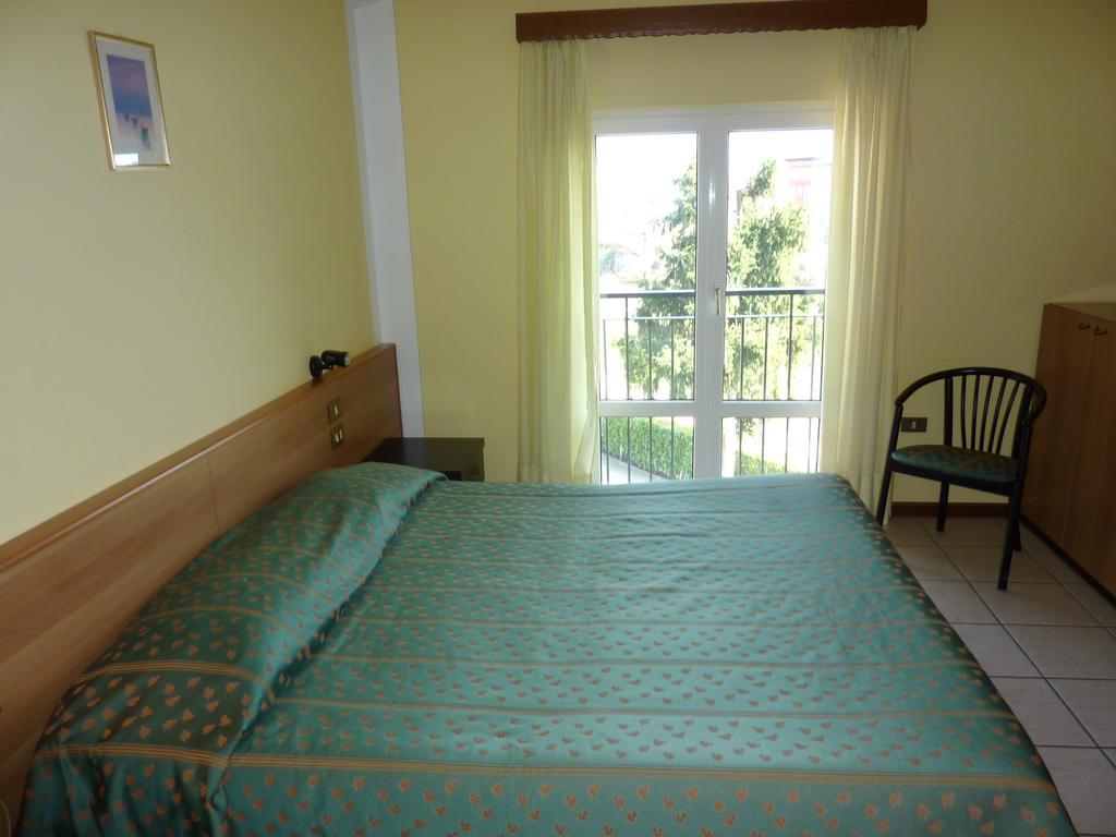 Hotel Del Fiume Канобио Екстериор снимка