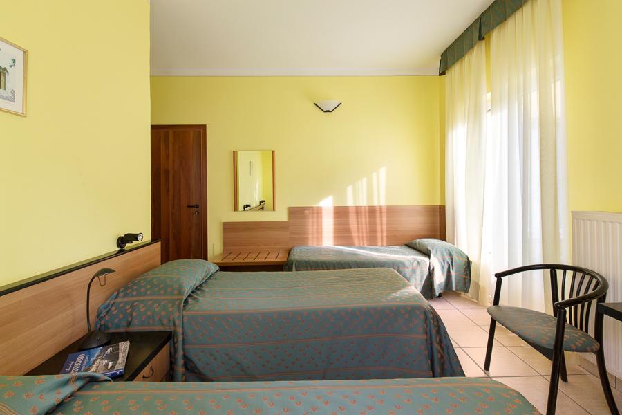 Hotel Del Fiume Канобио Екстериор снимка