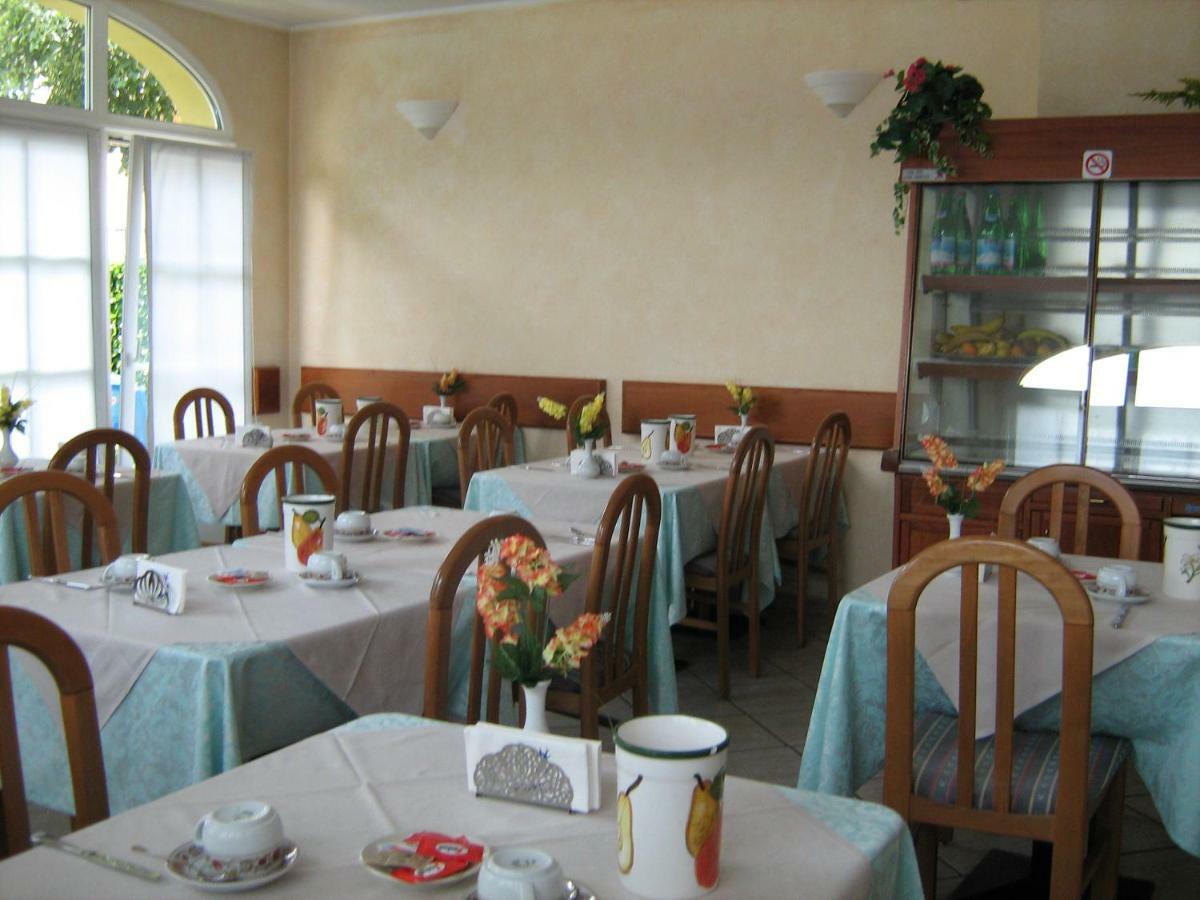 Hotel Del Fiume Канобио Екстериор снимка